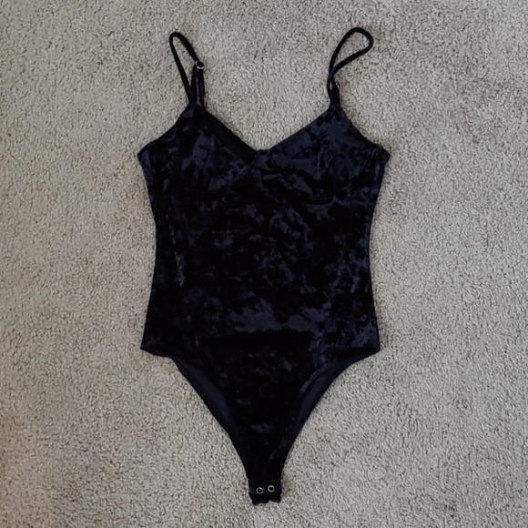 Forever 21 Tops - Black crushed velvet bodysuit